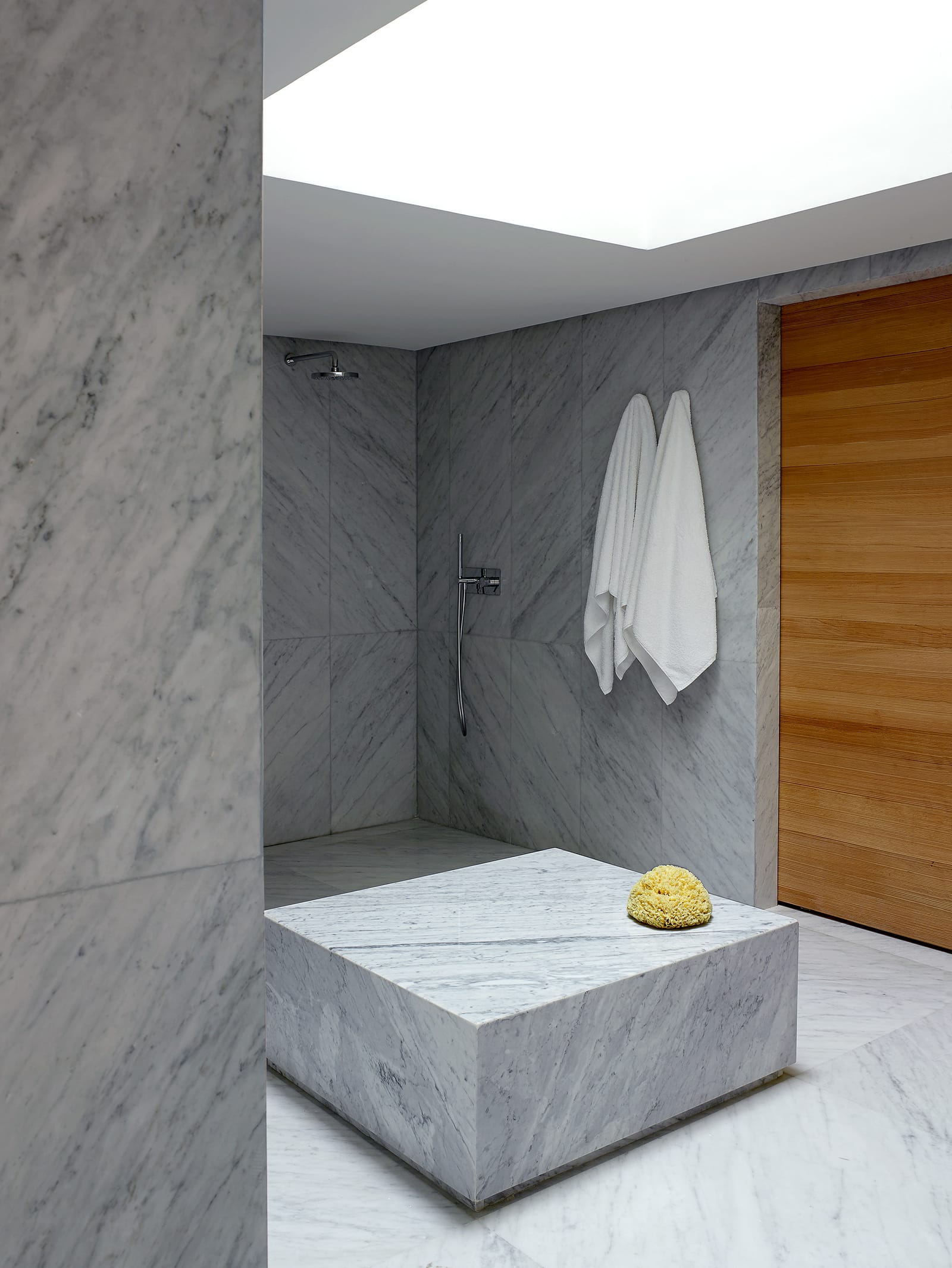 White marble bathroom, Villa E
